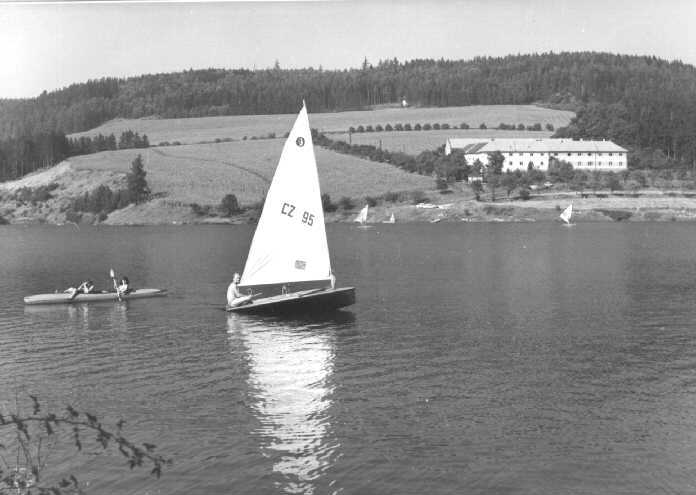 JACHT10.JPG (31896 bytes)