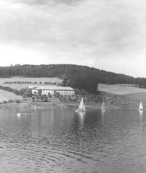 JACHT3.JPG (33290 bytes)